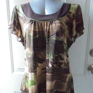 Women's Camo Short Sleeve Top Like NEW